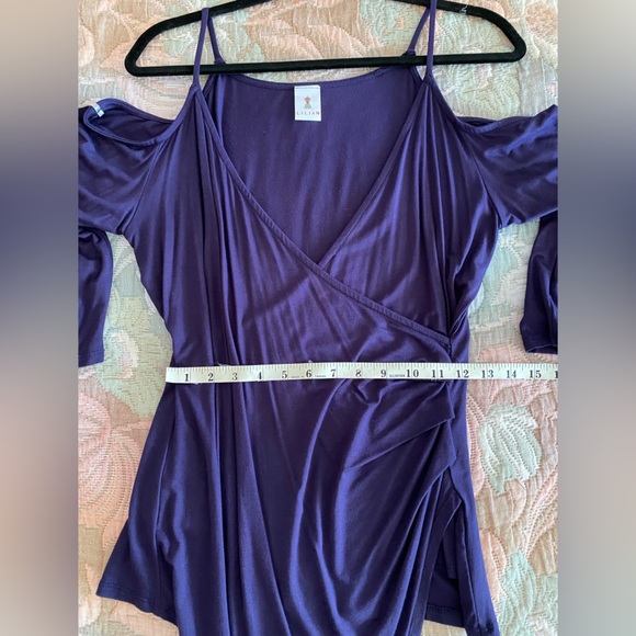 Lilian Cold Shoulder Top - Picture 9 of 12